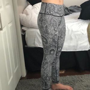 Black and white paisley lululemon leggings